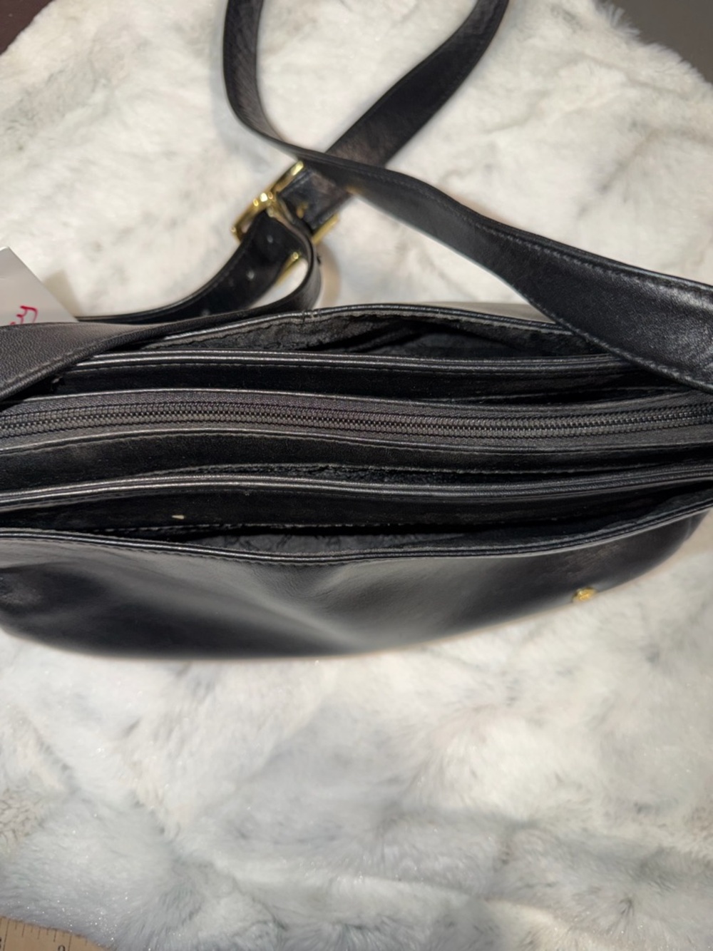 Etienne Classic Black Leather Shoulder Bag - Picture 6 of 11